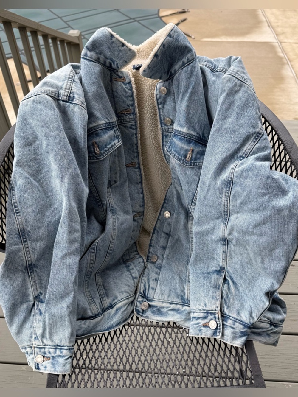 GAP Sherpa Lined Denim Trucker Jacket Light Wash – Like New